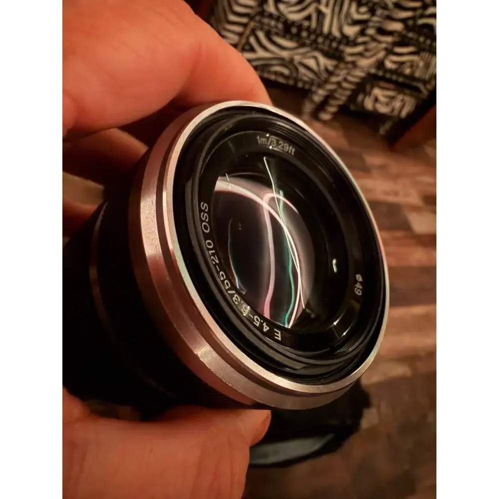 Sony E 55-210mm f/4.5-6.3 OSS E-mount lens